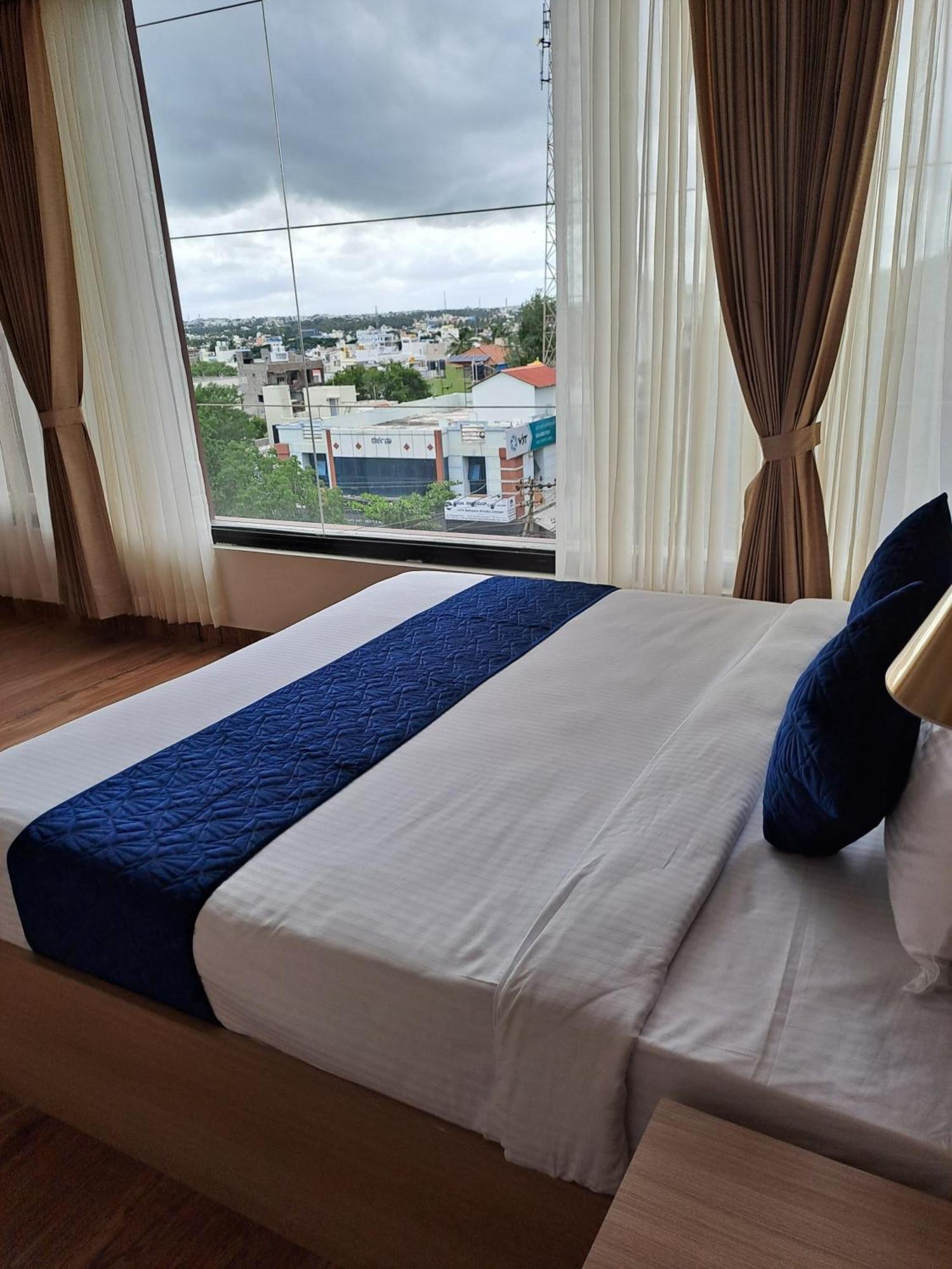 Sky Inn Maisúr Exteriér fotografie